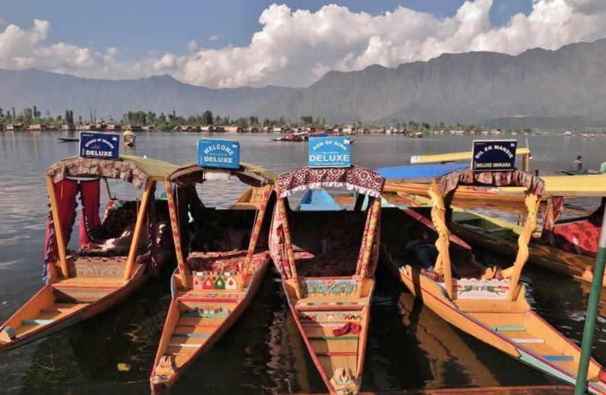 S Group Of Houseboat Hotel Srinagar  Exterior photo