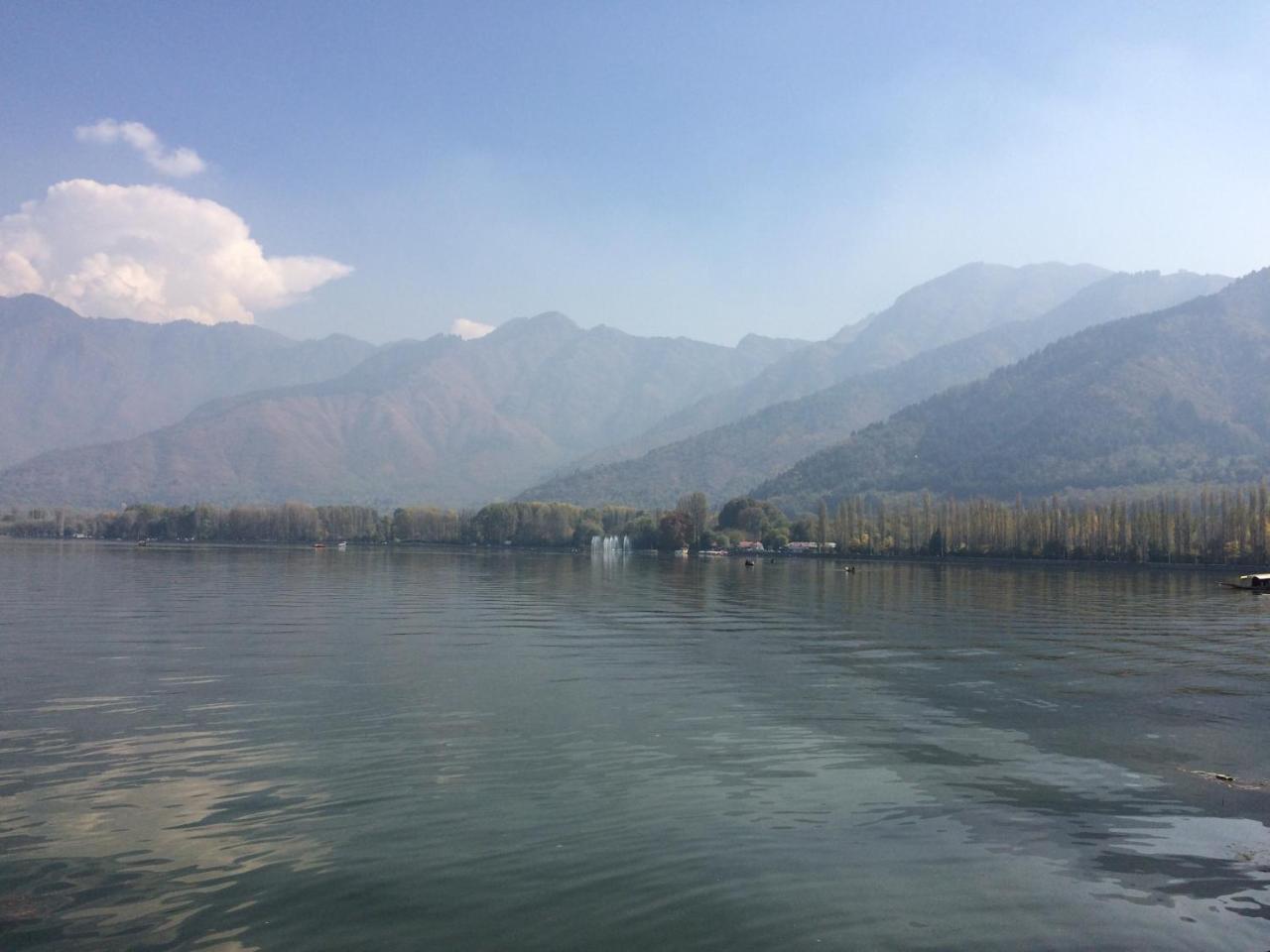 S Group Of Houseboat Hotel Srinagar  Exterior photo