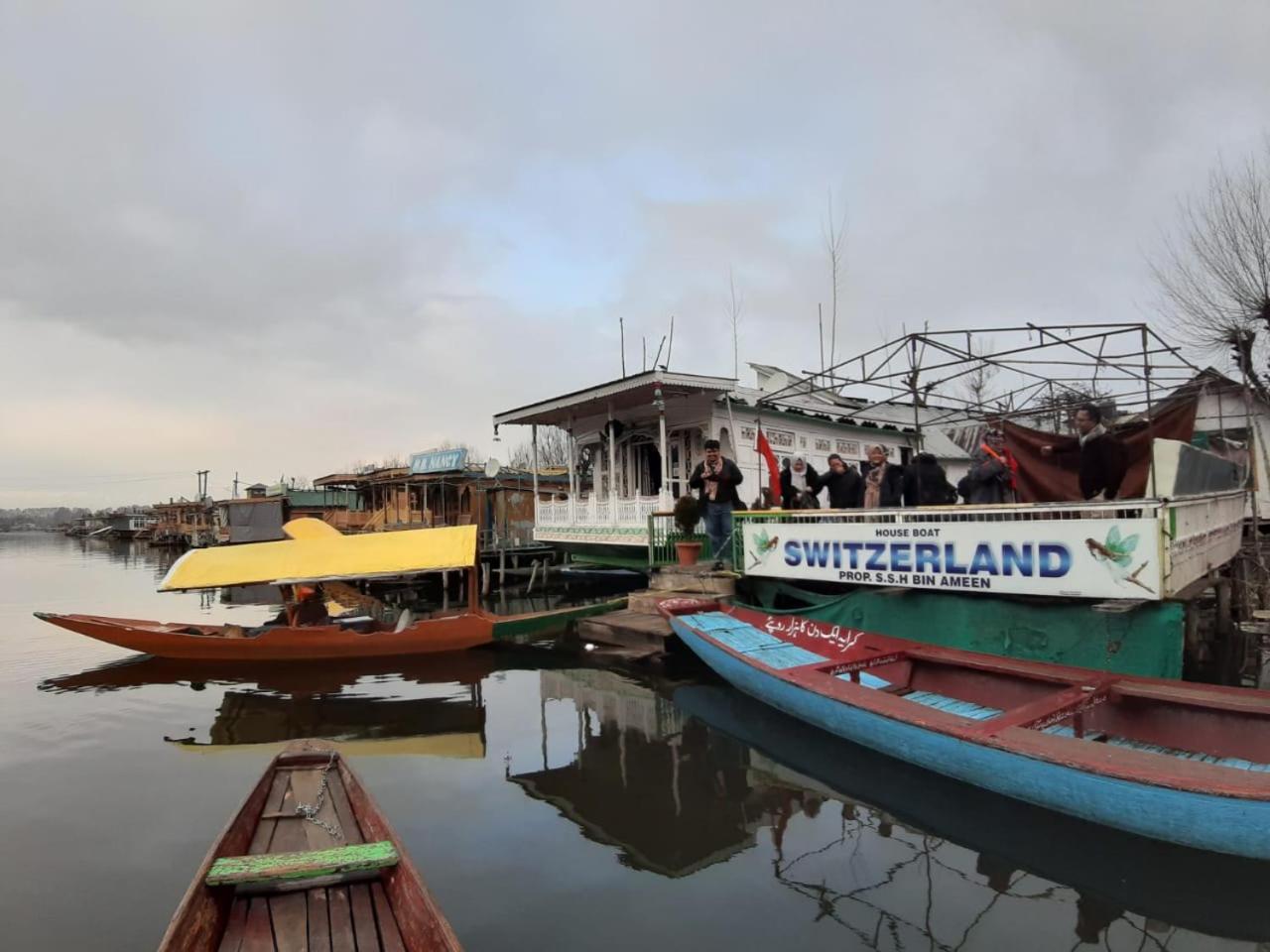 S Group Of Houseboat Hotel Srinagar  Exterior photo