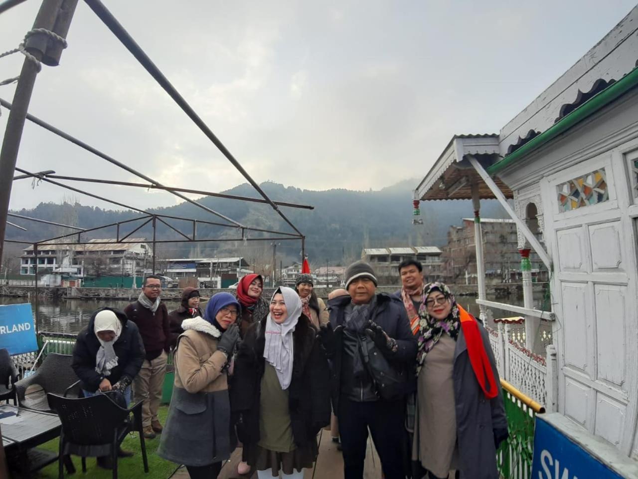 S Group Of Houseboat Hotel Srinagar  Exterior photo