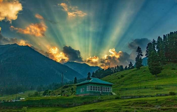 S Group Of Houseboat Hotel Srinagar  Exterior photo