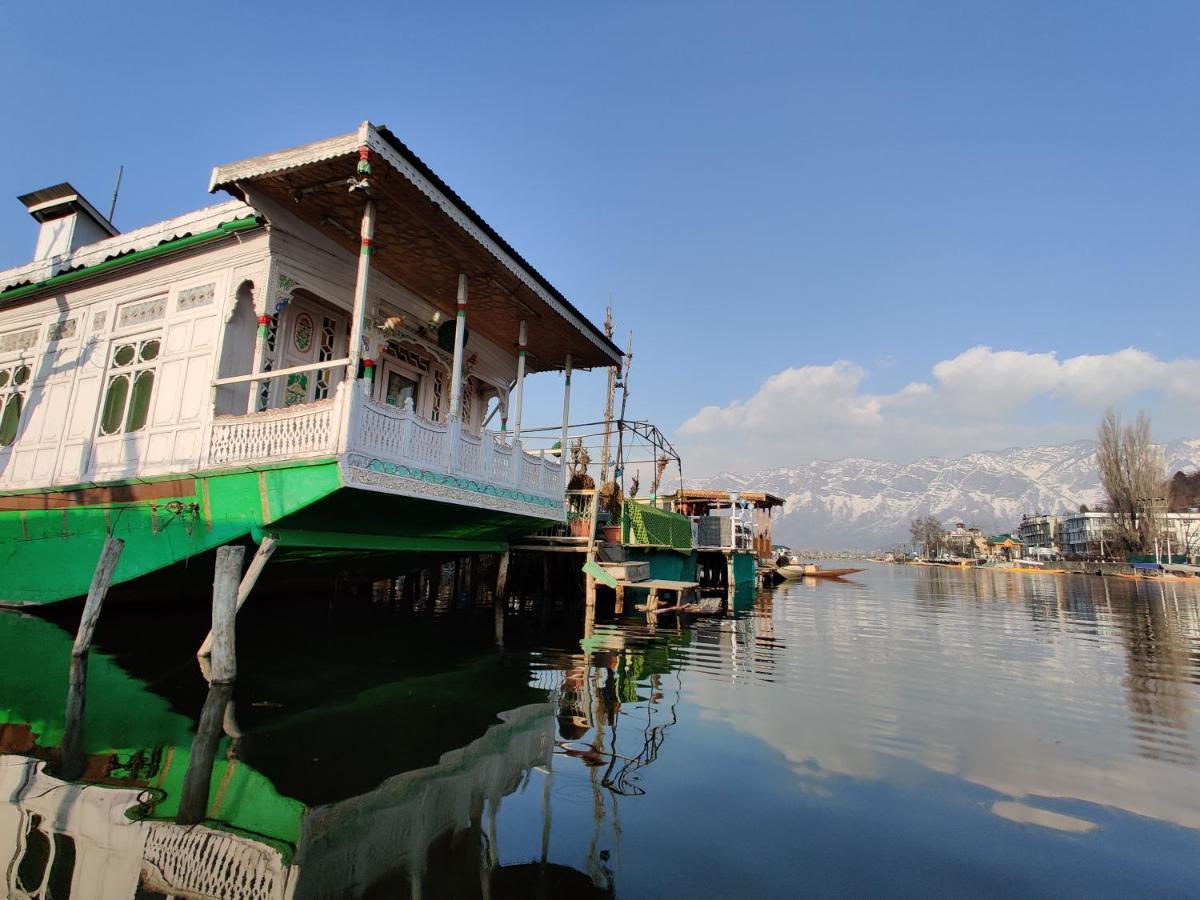 S Group Of Houseboat Hotel Srinagar  Exterior photo