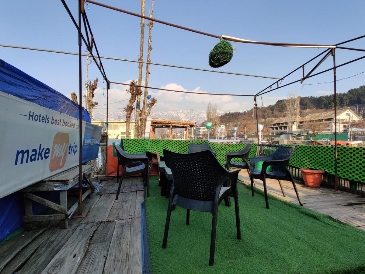 S Group Of Houseboat Hotel Srinagar  Exterior photo